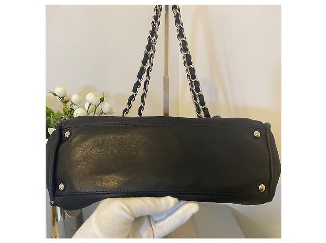 Chanel Piccola Borsa Tote in Pelle di Agnello Nera Morbida con Perle e Finiture Argento Nero Silver hardware - vista 5