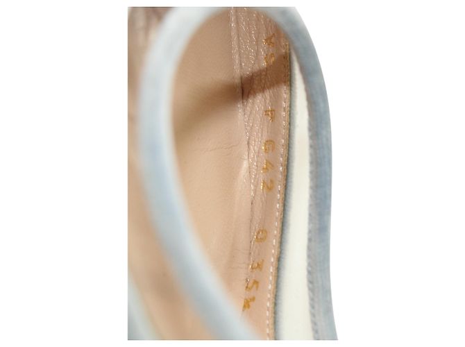 Valentino Garavani Valentino Celeste Pumps aus hellblauem Samt - Ansicht 7