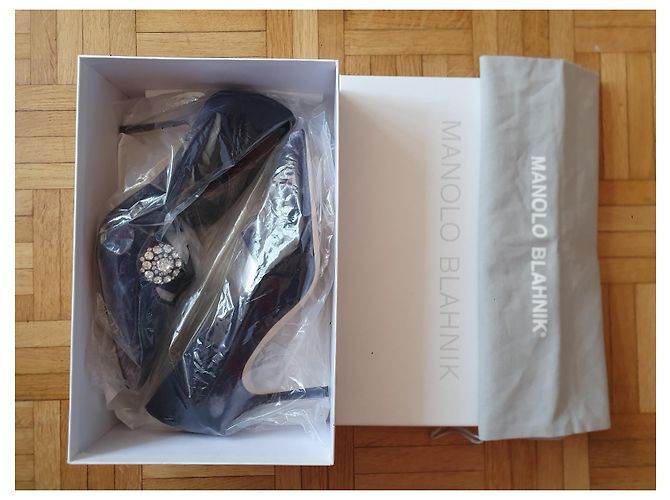 Décolleté Manolo Blahnik Decebalo in velluto grigio con fiocco Swarovski - vista 9