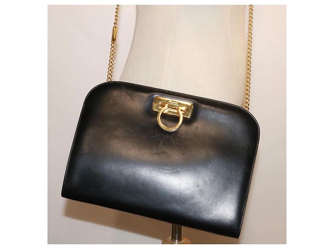Salvatore Ferragamo Gancini Borsa A Tracolla Con Catena Pelle Nera Auth ki4289 Nero - vista 22