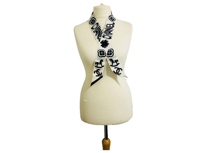 Pañuelo Bandeau Chanel Logo Negro y Blanco de Seda - vista 5