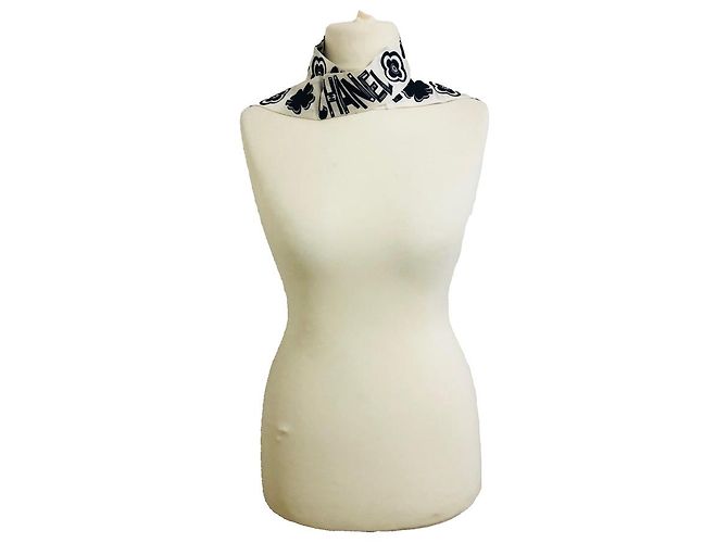 Pañuelo Bandeau Chanel Logo Negro y Blanco de Seda - vista 8