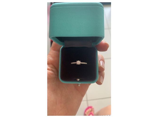 Tiffany & Co Anello TIFFANY'S 0,31 CT - Colore H e VVS1 - vista 2
