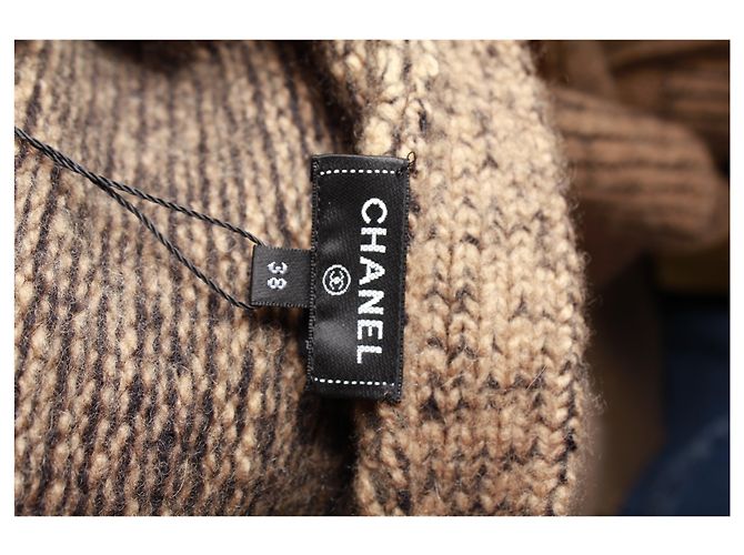 Timeless Cardigan Chanel con scollo a V in lana marrone - vista 9