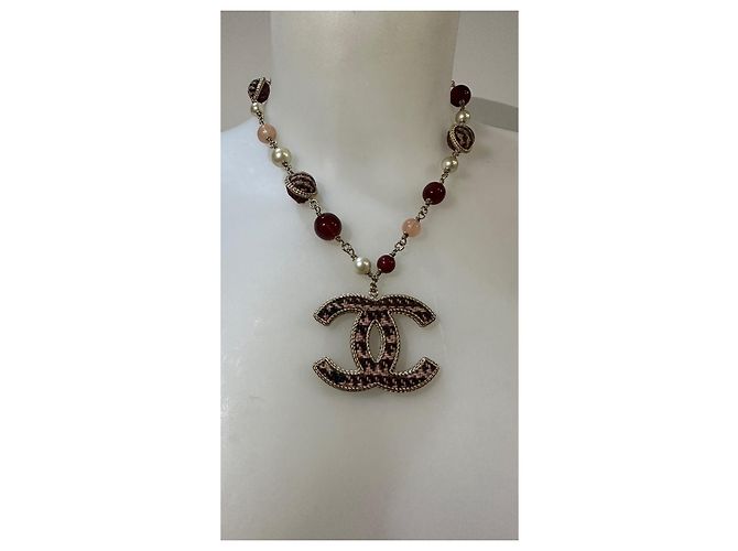 Collana Chanel con perle e pendente CC in tweed dorato D'oro - vista 4