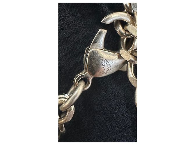 Cintura lunga Chanel in metallo dorato con perle e ritratto Coco Chanel D'oro - vista 2