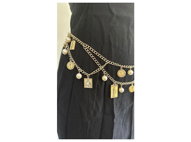 Cintura lunga Chanel in metallo dorato con perle e ritratto Coco Chanel D'oro - vista 4