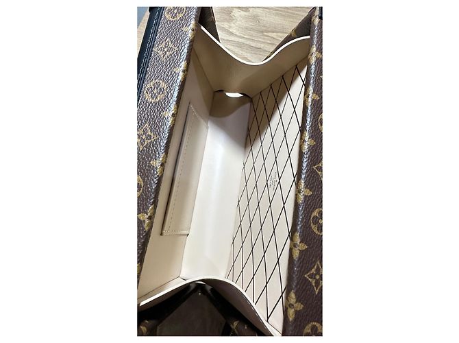 Bolso de hombro Louis Vuitton La Petite Malle Monogram y Cuero Castaño - vista 5