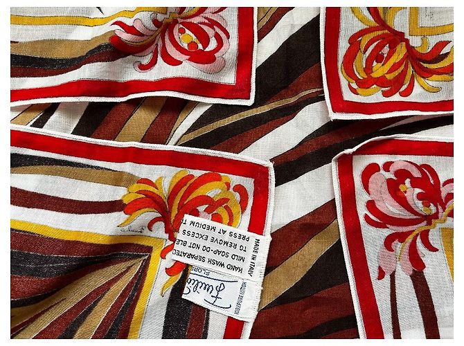 Splendido foulard in 100% cotone made in Italy, firmato EMILIO PUCCI. Bianco - vista 8