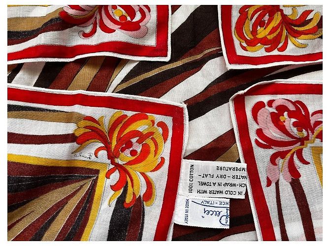 Splendido foulard in 100% cotone made in Italy, firmato EMILIO PUCCI. Bianco - vista 9