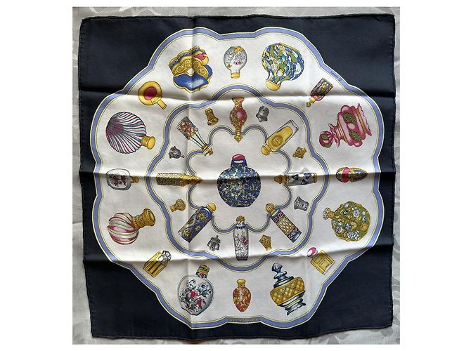 Gavroche Hermès 100% Seda - Colecionador - Lenço pequeno Hermès quadrado 45cm (17,7 polegadas) "Qualquer que seja a garrafa" Multicor - vista 2