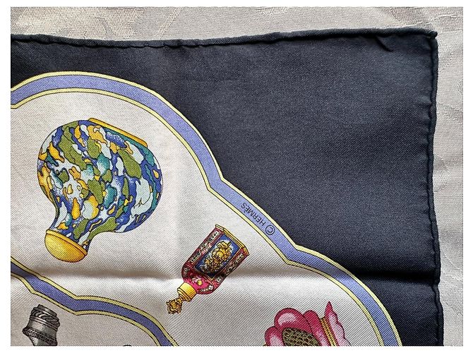 Gavroche Hermès 100% Seda - Colecionador - Lenço pequeno Hermès quadrado 45cm (17,7 polegadas) "Qualquer que seja a garrafa" Multicor - vista 6