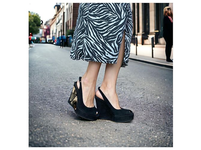 Sandali con zeppa Gucci in camoscio nero con plateau Silver hardware - vista 4