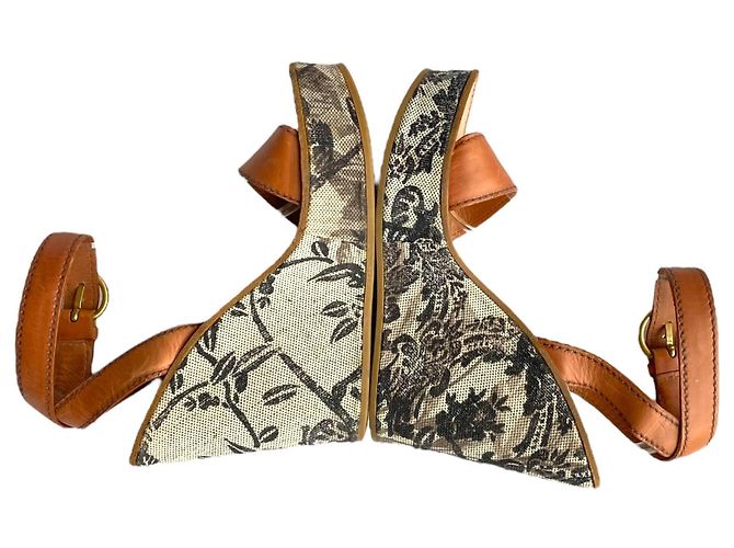 Sandali con zeppa Miu Miu in pelle marrone e tela con stampa floreale - vista 10