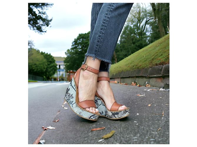 Sandali con zeppa Miu Miu in pelle marrone e tela con stampa floreale - vista 4