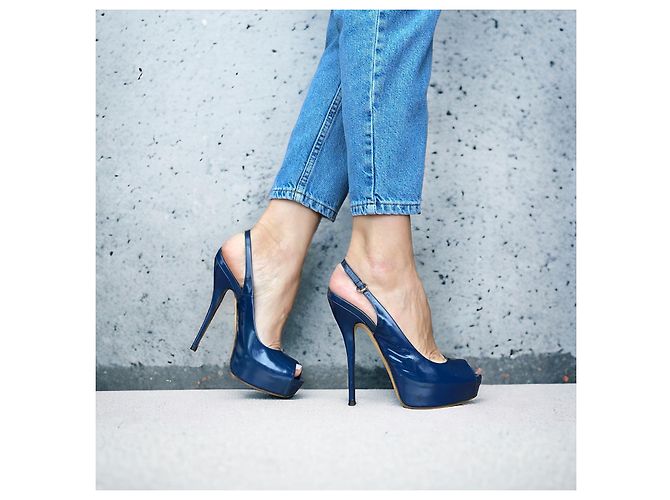Décolleté con plateau Gucci Peep Toe Slingback in vernice blu navy - vista 3