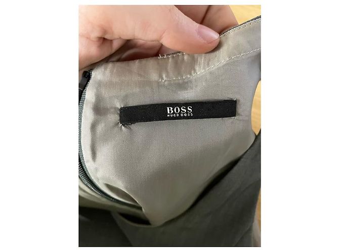 Vestido recto sin mangas Hugo Boss en lana gris - vista 6