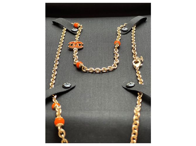 Collana lunga dorata CHANEL con dettagli CC in smalto. Arancione - vista 2