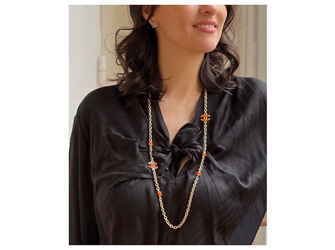 Collana lunga dorata CHANEL con dettagli CC in smalto. Arancione - vista 6