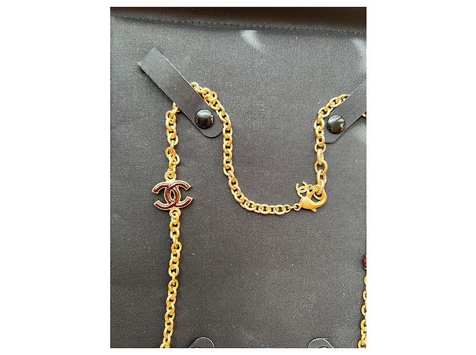 Collana lunga dorata CHANEL con dettagli CC in smalto. Marrone scuro - vista 2