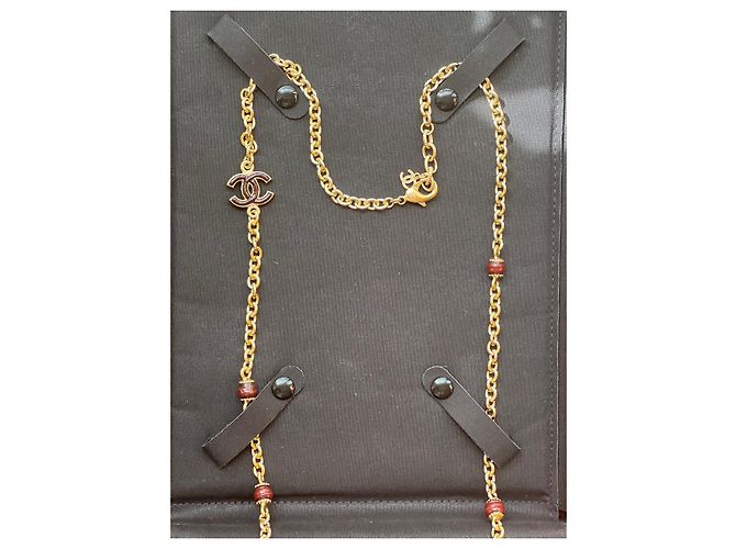 Collana lunga dorata CHANEL con dettagli CC in smalto. Marrone scuro - vista 5