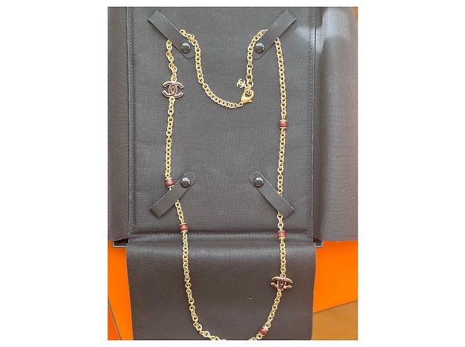 Collana lunga dorata CHANEL con dettagli CC in smalto. Marrone scuro - vista 6