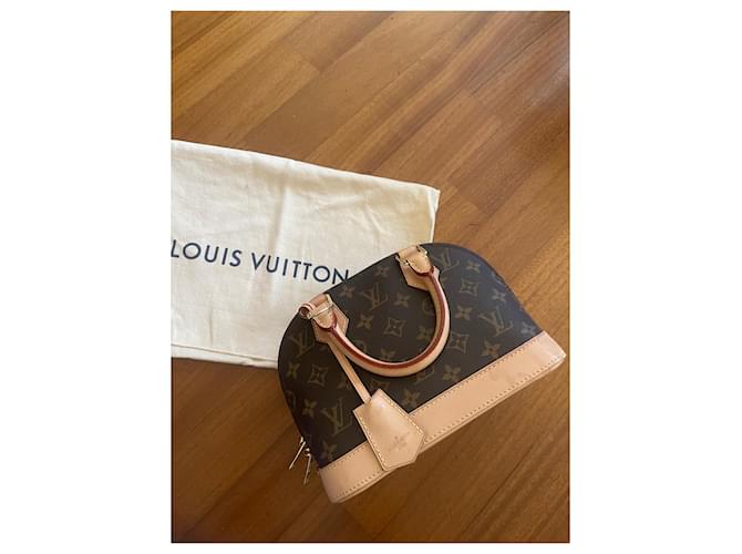 Louis Vuitton Alma BB Beige - vista 3