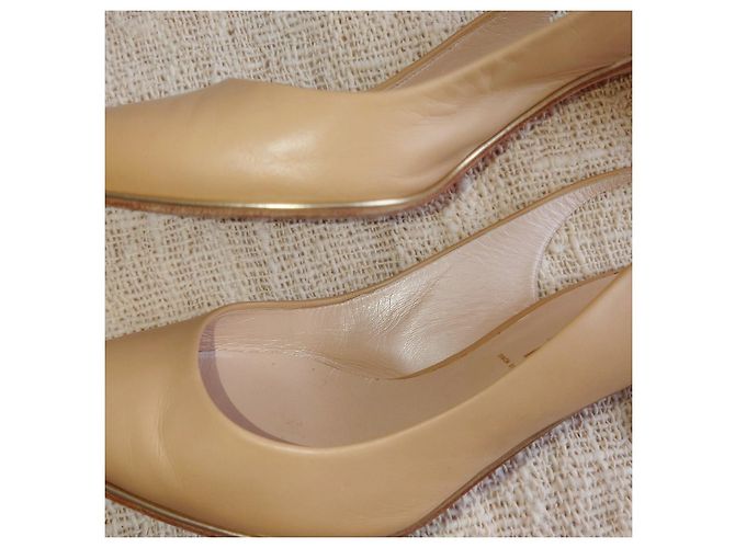 Casadei Pumps aus Leder in Beige mit Riemchen - Ansicht 3