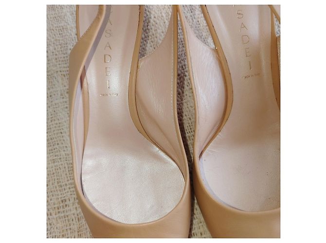 Casadei Pumps aus Leder in Beige mit Riemchen - Ansicht 6