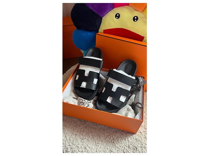 Sandali Hermès Chypre in pelle nera Nero - vista 2