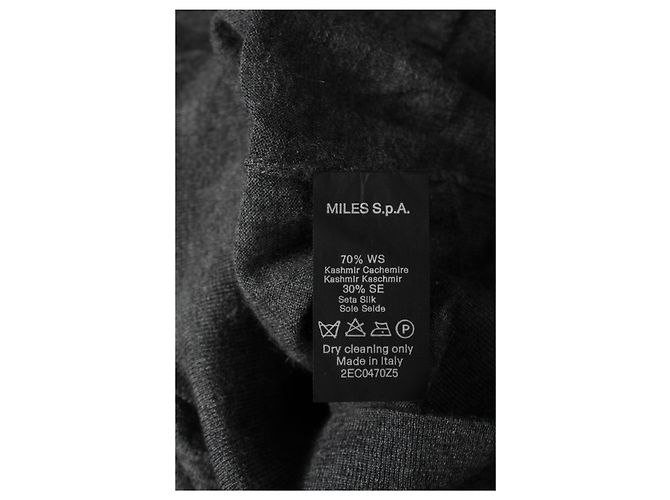 Rollkragenpullover von Giorgio Armani aus grauem Kaschmir - Ansicht 10