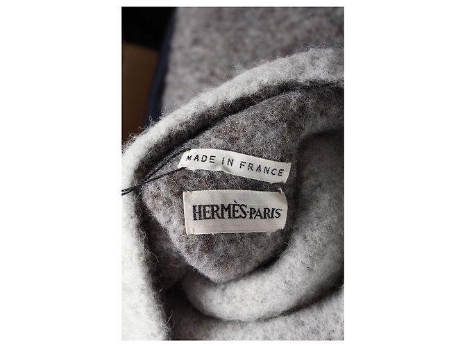 Abrigo corto sin cuello Hermès en lana de alpaca gris - vista 8