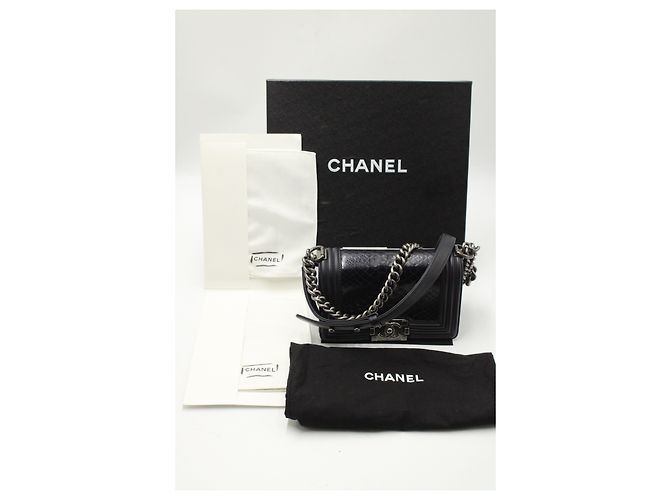 Borsa media da ragazzo Chanel con patta in pelle di pitone blu navy - vista 10