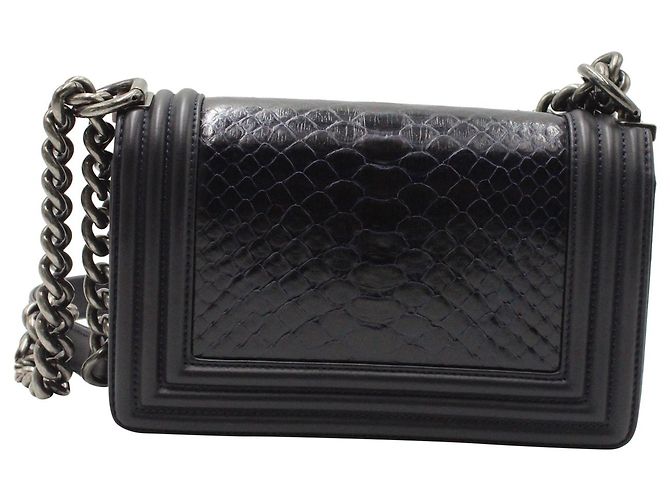 Borsa media da ragazzo Chanel con patta in pelle di pitone blu navy - vista 3