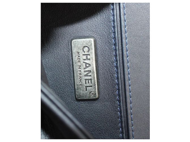 Borsa media da ragazzo Chanel con patta in pelle di pitone blu navy - vista 8