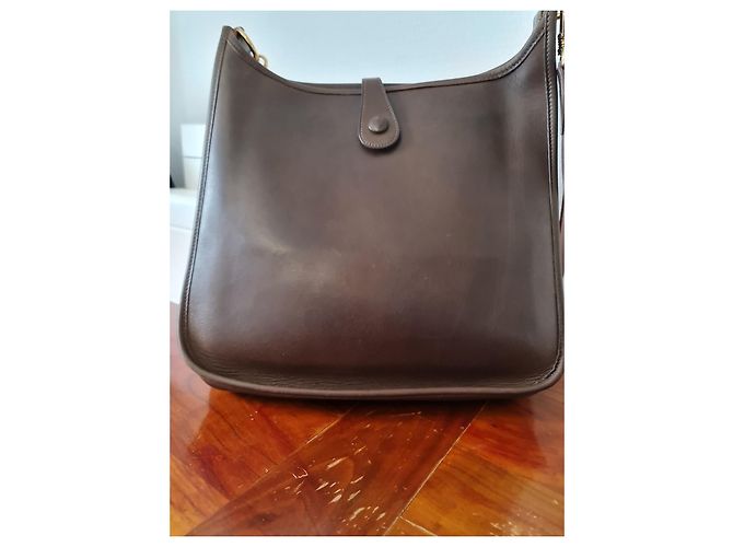 Borsa a tracolla Hermès Evelyne in Pelle Marrone Scuro - vista 2