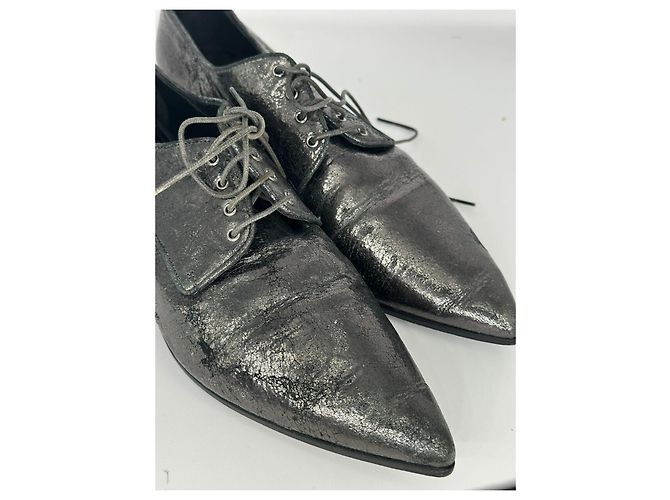 Scarpe cerate Miu Miu in argento scuro - vista 2