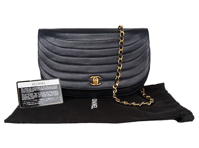 Pele de cordeiro acolchoada Chanel 24Bolsa Meia Lua K Dourada com Aba Única Azul - vista 2