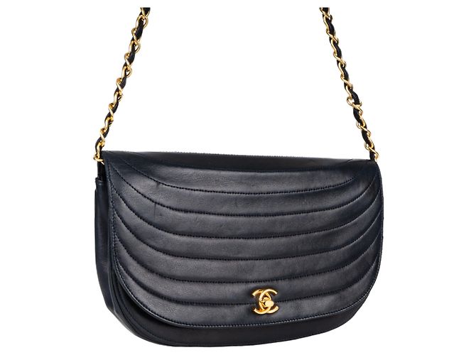 Pele de cordeiro acolchoada Chanel 24Bolsa Meia Lua K Dourada com Aba Única Azul - vista 5