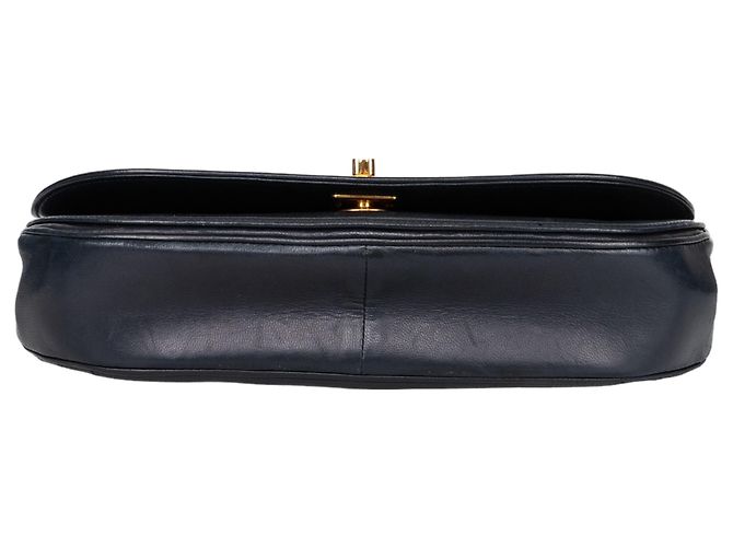 Pele de cordeiro acolchoada Chanel 24Bolsa Meia Lua K Dourada com Aba Única Azul - vista 9