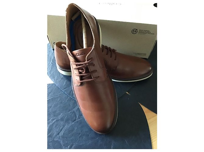 Clarks Malwood Plain scarpe stringate in pelle marrone scuro - vista 2