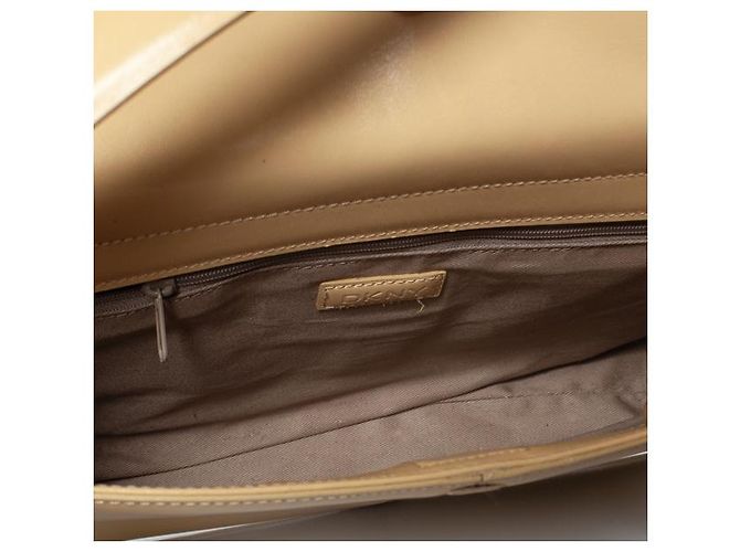 Donna Karan DKNY, borsa a tracolla in pelle in morbido giallo - vista 8