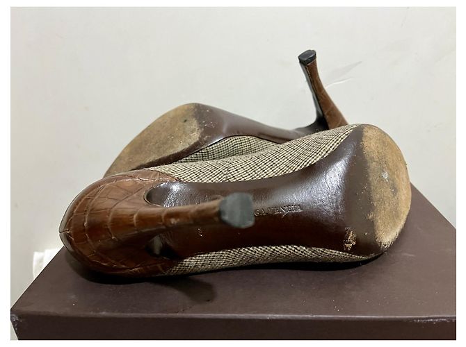 Bottega Veneta Décolleté in tweed beige e marrone e pelle di coccodrillo. - vista 5