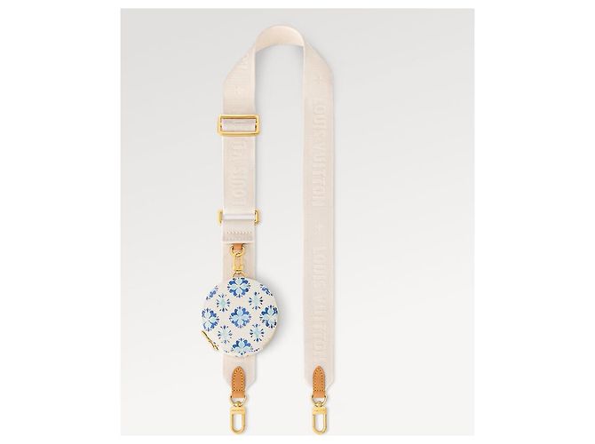 Louis Vuitton Sac à main LV multi pochette accessories au bord de la piscine Bleu - vue 2