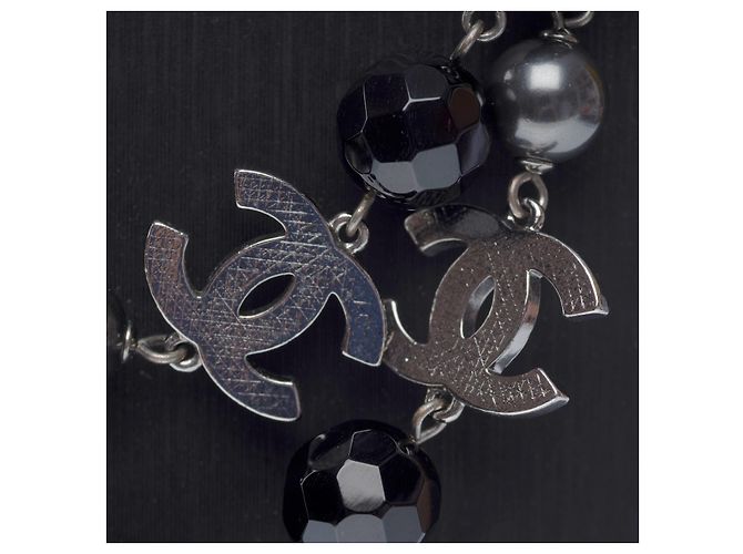Gioielli CHANEL CC in perla nera - 101858 Nero - vista 3