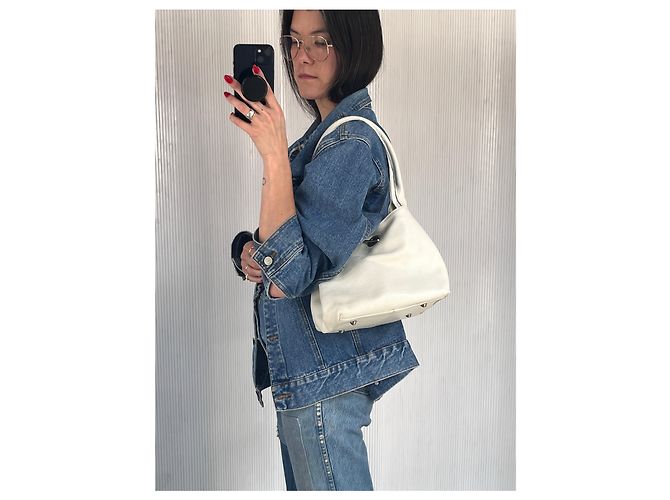 Off White Weiße Ledertasche mit Knebelverschluss Silber - Ansicht 3