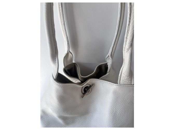 Off White Weiße Ledertasche mit Knebelverschluss Silber - Ansicht 7