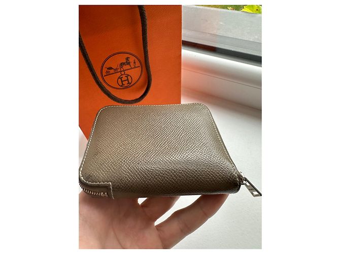 Silk In Hermès Brieftasche Seide in Grau Hellbraun Silber Hardware - Ansicht 2