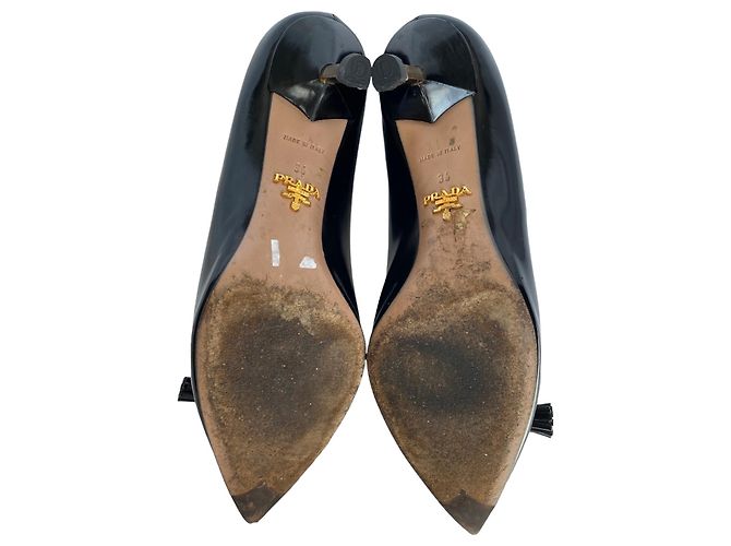 Décolleté Prada in pelle lucida nera con nappina e tacco dorato Nero - vista 10