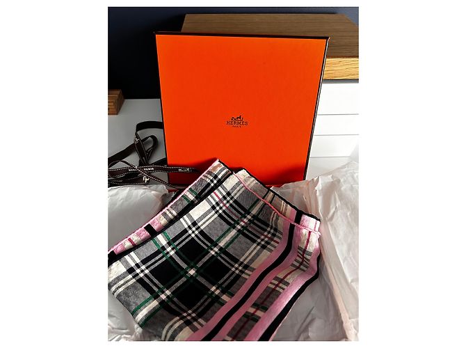 Hermès Sciarpa Hermes modello scozzese e principe di Galles Rosa Verde Blu navy - vista 9